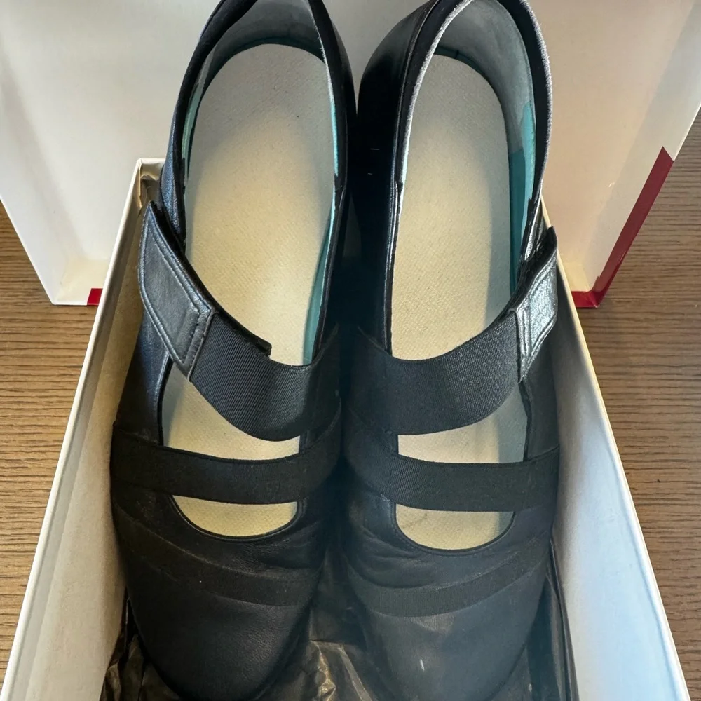 Thierry Rabotin Sz 39 Black Wedge Velcro Shoes 🖤 - Picture 7 of 9
